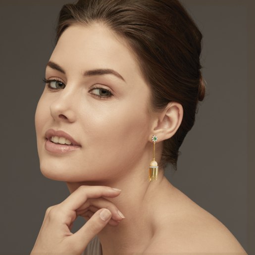 Diamond , Emerald And Golden Pearl Earring In Yellow Gold (13.06 Gram)